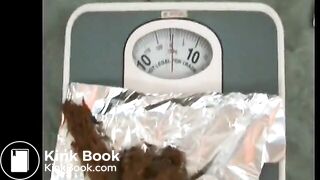 Two girls shit on a scale