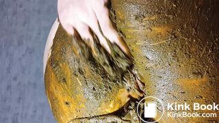 Anna Shitting her Dotted Panties