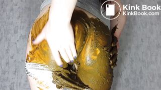 Anna Shitting her Dotted Panties