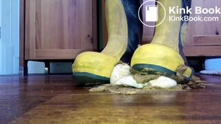 teddy bear stomp under poop