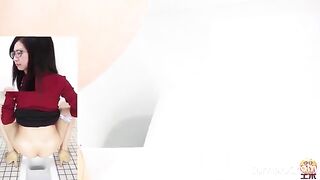 Toilet voyeur camera filmed a gorgeous brunette with a little ass pooping