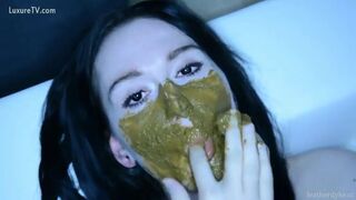 She smears shit on her face & eats it
