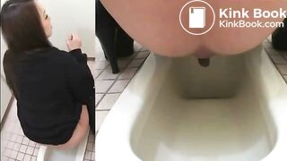 Releasing a toilet snake