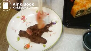 Girl eats her own shit in Japanese style