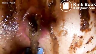 Girl fingers her friend while she shits