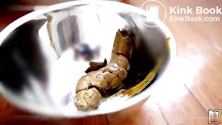 Gorgeous model flashes her large turd