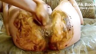 Scat Girls - video 8