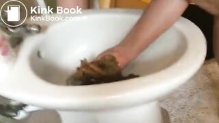 pierced pussy bbw shits in her hand