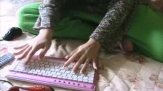 camming in bed with shit