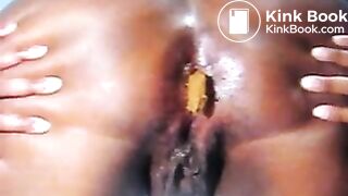Black girl shitting - video 2