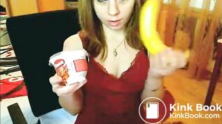 Helpful webcam Fox on the run / pee drink & poo play /