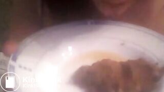 She shits on the plate and eating it