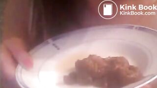 She shits on the plate and eating it