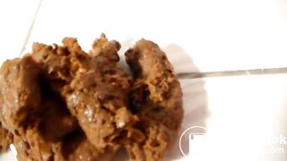 Girl shitting - video 6