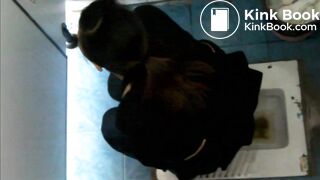 Internet cafe girl pooping