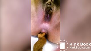 Pooping and straining