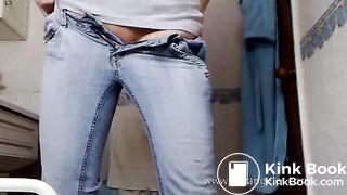 Babe rear shitting 2