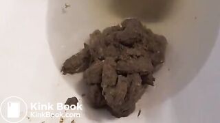 Plump brunette shits