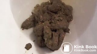 Plump brunette shits