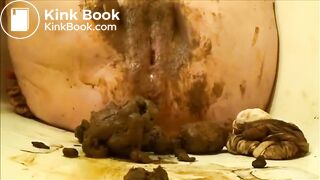 Hot BBW stuffing her cunt with shit