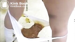 japan girl can't hold it anymore and poops in her panties