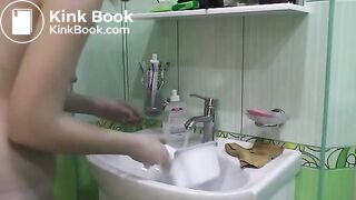 Girl needs to go on the potty