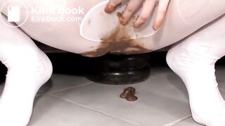 Young girl loves dirty blowjob