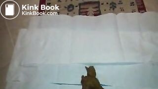 dark babe pushing out green turds