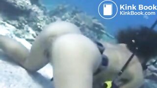 Poop and fisting under whater