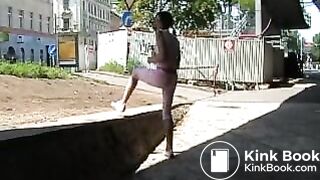 Dany shits pink yoga pants in public