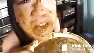 Japanese scat woman gobbles down a dirty meal