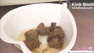 Beautiful Girl Pooping 1