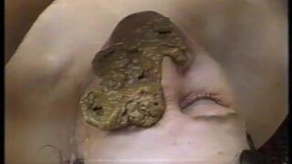 Fazendo cocô no rosto de mulher gorda