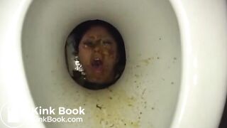 Varios Homens defecando em uma Oriental ( CENAS FORTES)