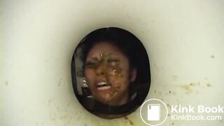 Varios Homens defecando em uma Oriental ( CENAS FORTES)