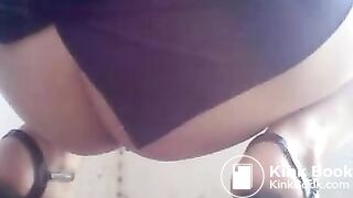 MATURE DIARRHEA SHITTING ON DIRTY TOILET