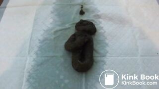 Brunette cant hold it in