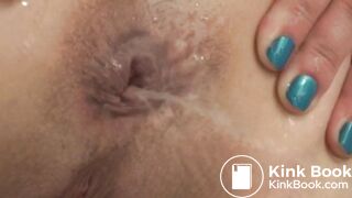 Cleaning her ass before some sex