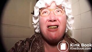 Horny mature fatty enjoying her poop