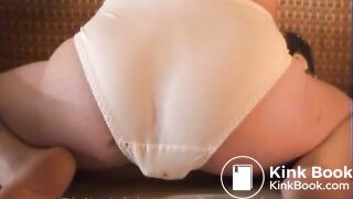 Marina - Shit in bath with Panties & Dildo