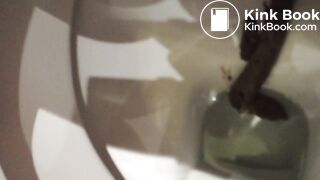 My sister poo in 2 toilets and I manage to catch her butthole on video