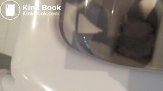 My sister poo in 2 toilets and I manage to catch her butthole on video