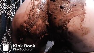 Blonde Girl Playing With Her Shitty Ass