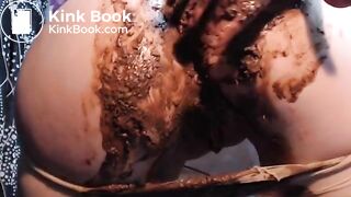 Blonde Girl Playing With Her Shitty Ass