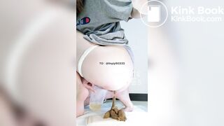 Sexy female anchor takes selfie while pooping 2