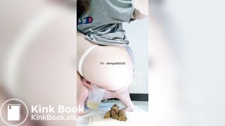 Sexy female anchor takes selfie while pooping 2