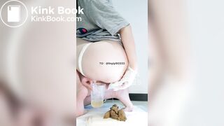 Sexy female anchor takes selfie while pooping 2