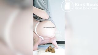 Sexy female anchor takes selfie while pooping 2