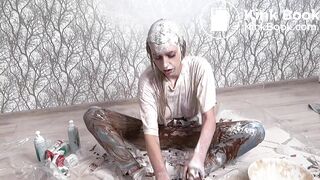 Paradise Jessir , pee , jeans, meesy food