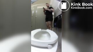 Muscle Guy Taking a Big Thick Shit